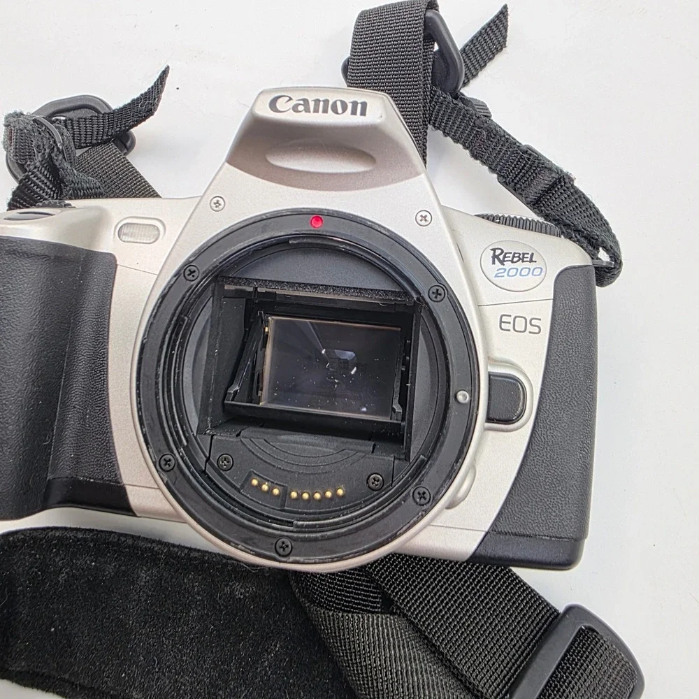 Canon EOS Rebel 2000 35mm Film SLR Camera Body Silver Black with Tamrac Strap L4